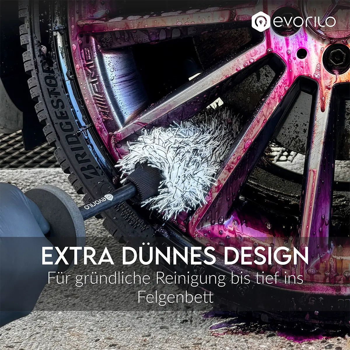 evorilo Deep Grip Cover Felgenbürstenbezug reinigt effektiv eine Autoreifenfelge in Nahaufnahme mit dünnem Design.