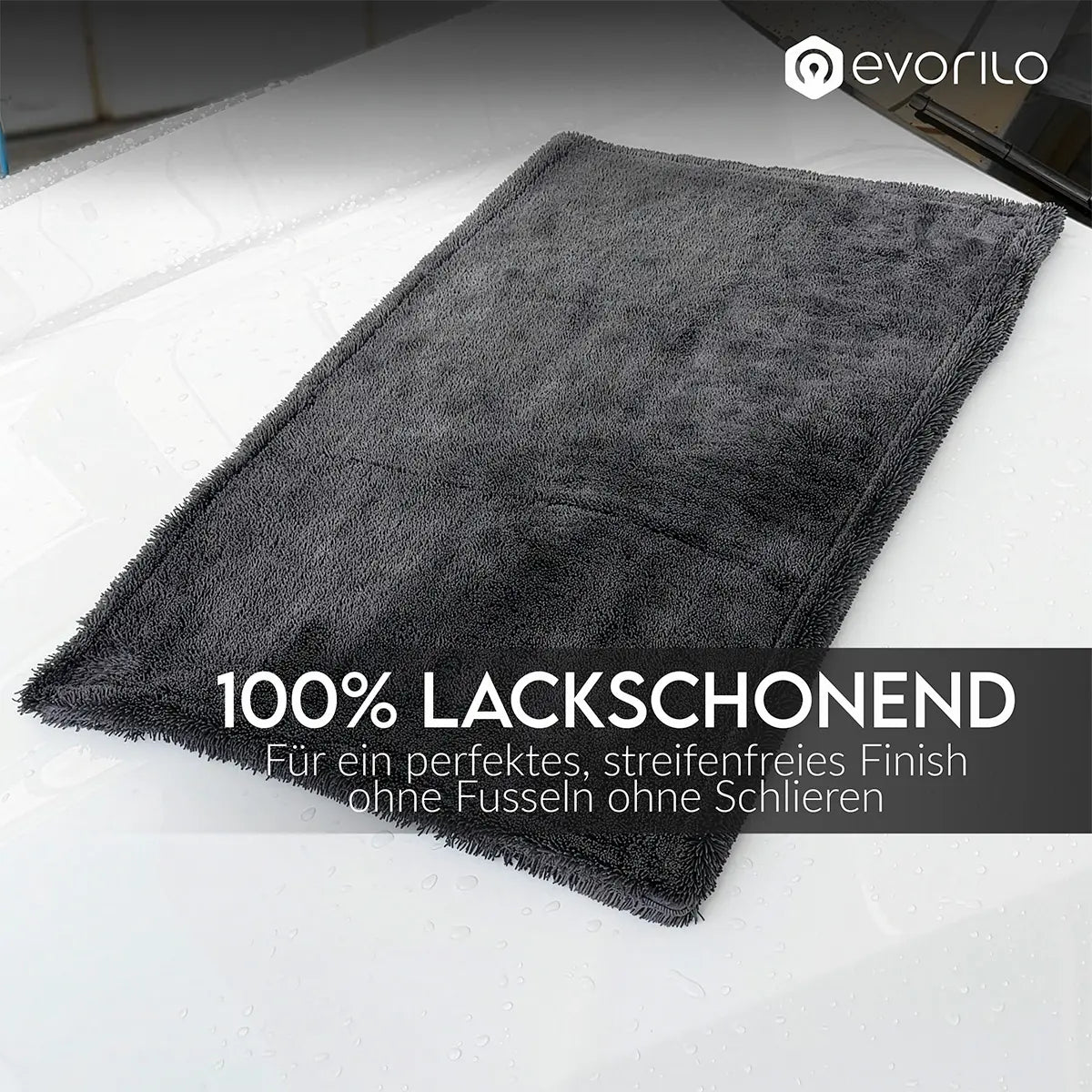 dunkelgraues evorilo Hydro Magnet Trockentuch 1600 GSM auf nasser Motorhaube für lackschonende Reinigung