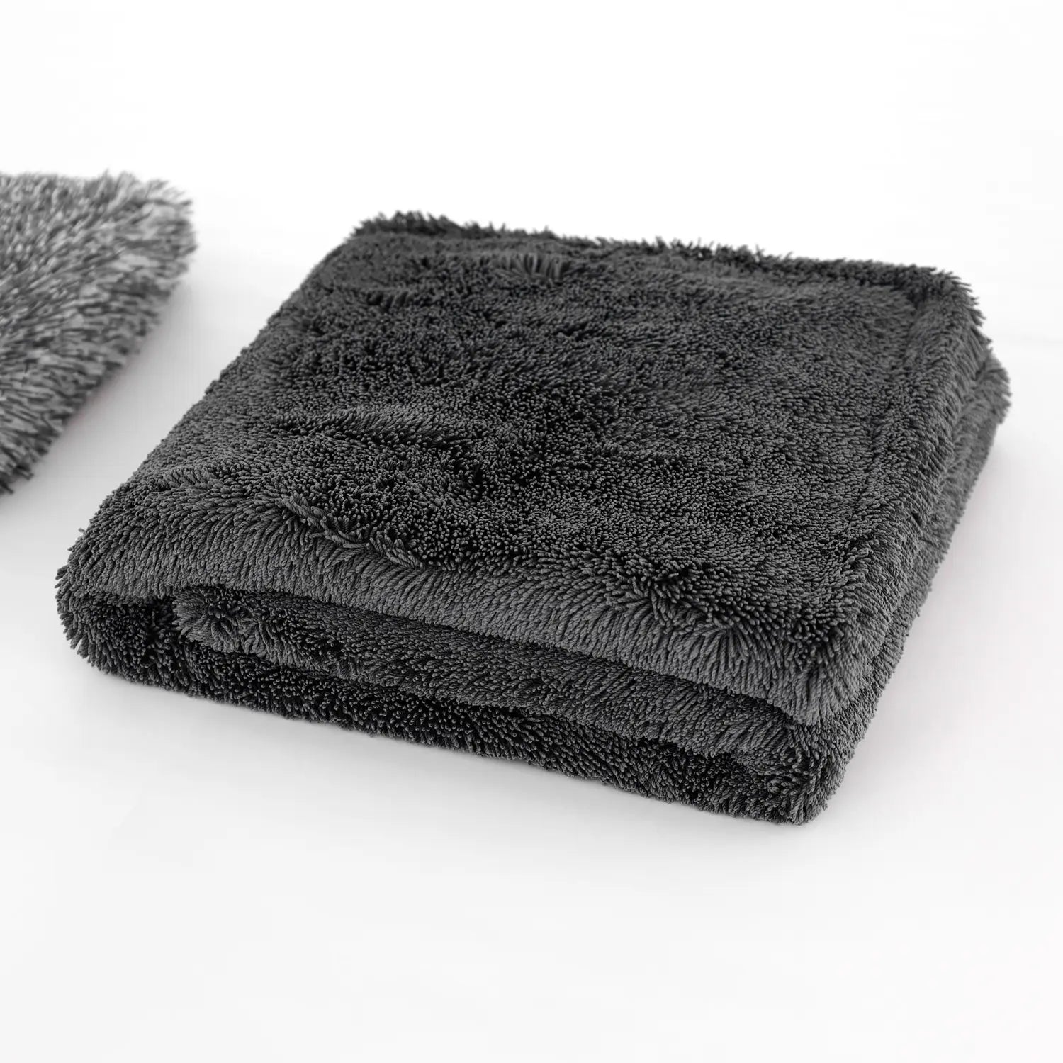 dunkelgraues Mikrofasertücher Set von evorilo für effiziente Reinigung und Politur sichtbar auf weißem Hintergrund