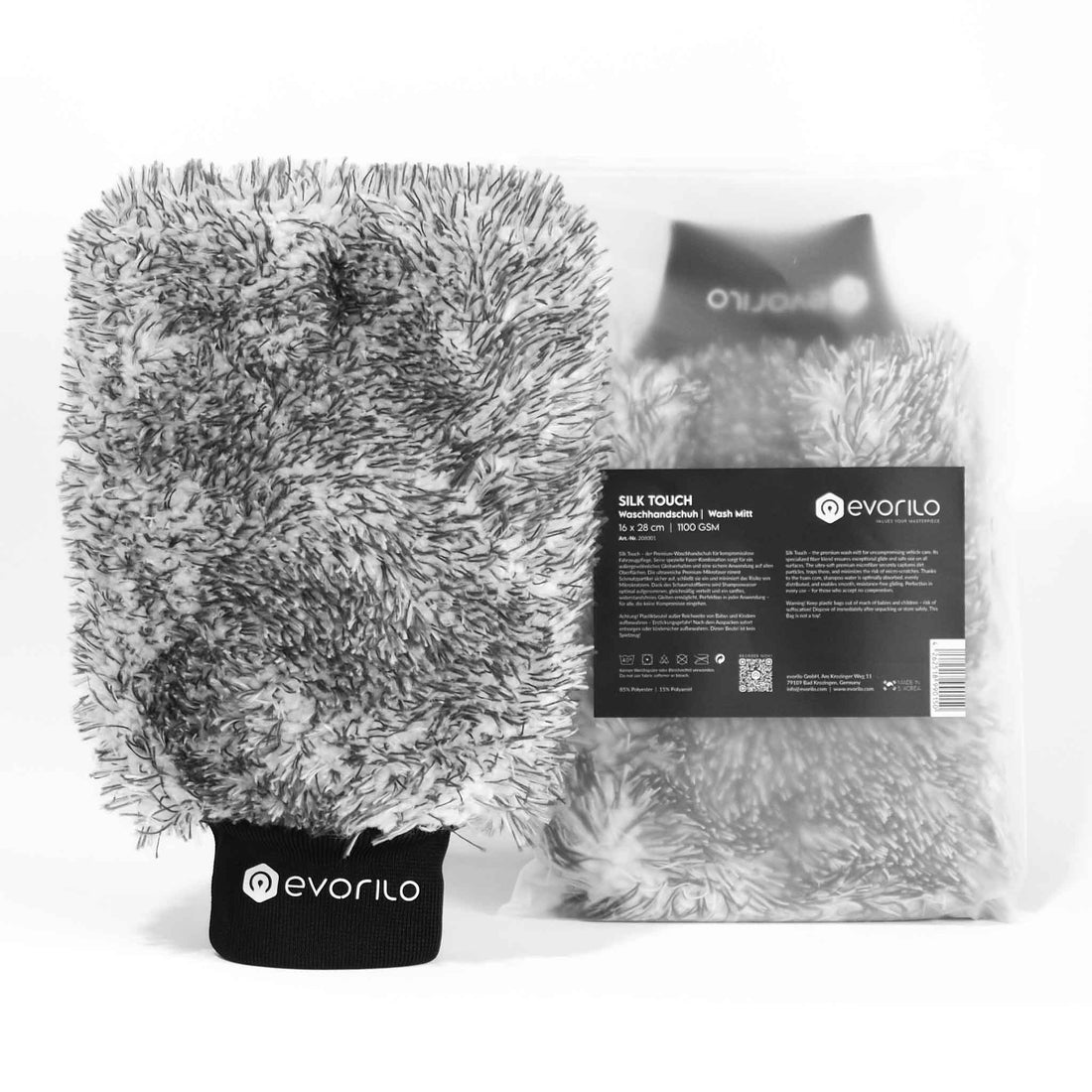 evorilo Silk Touch Waschhandschuh 1100 GSM mit flauschiger Mikrofaser im Vordergrund und Verpackung im Hintergrund