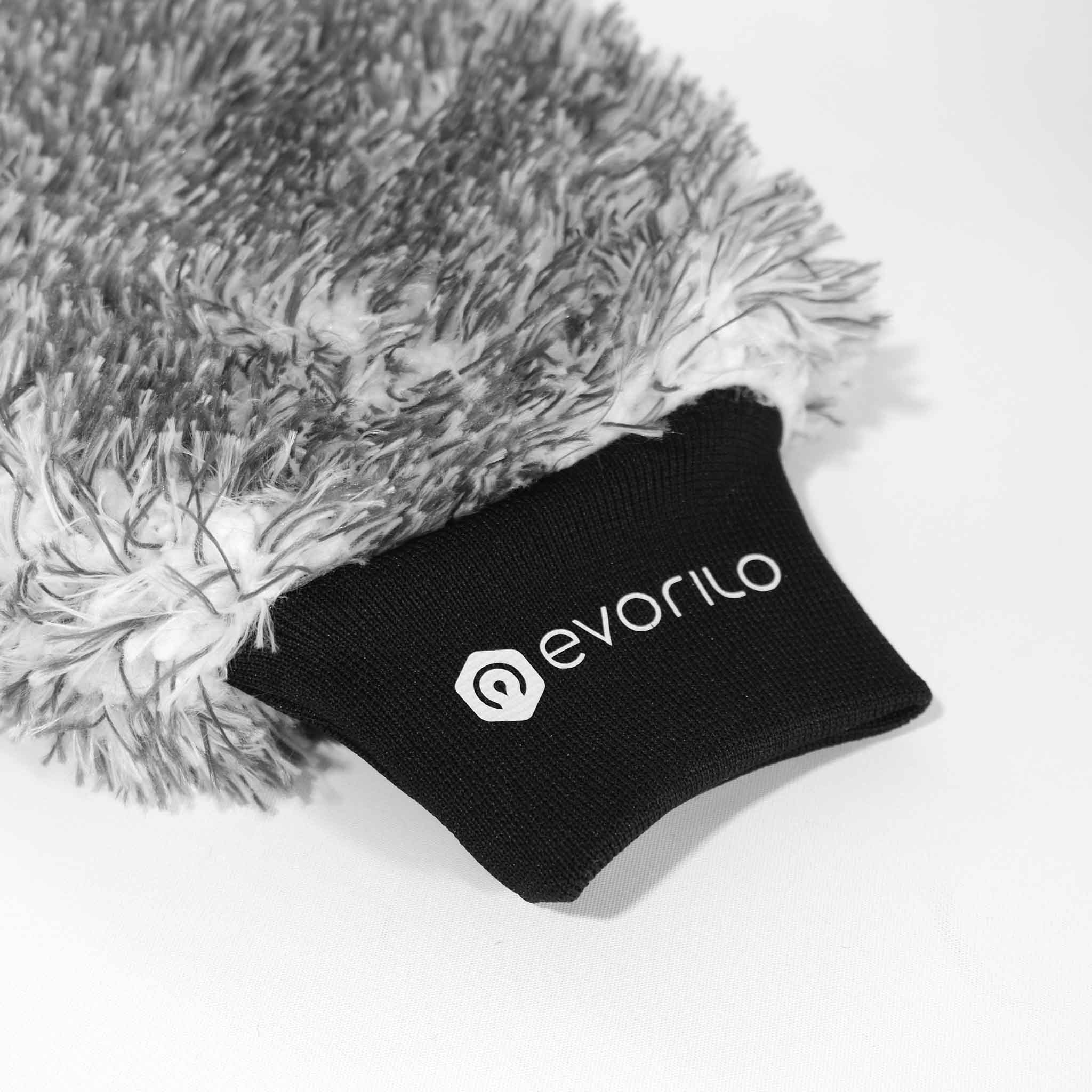 evorilo Silk Touch Waschhandschuh 1100 GSM in grau-schwarzer Optik für sanfte Reinigung und Pflege.