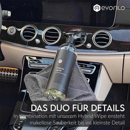 evorilo Interior Uplift Innenraumreiniger und Tuch auf Autokonsole für makellose Sauberkeit im Fahrzeuginterior.