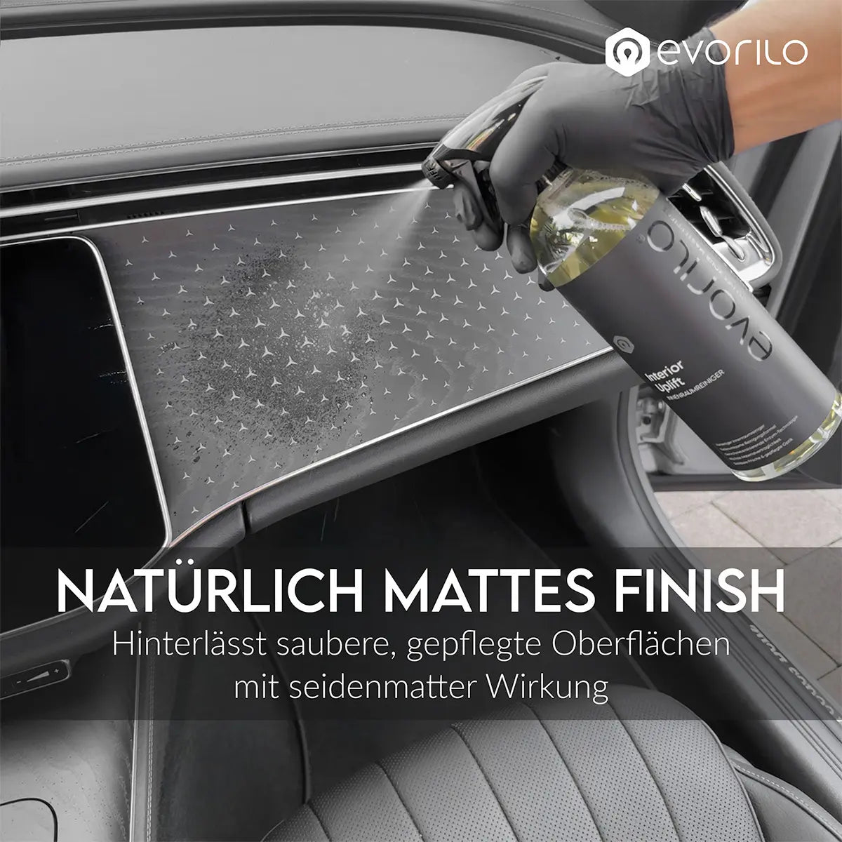 evorilo Interior Uplift Innenraumreiniger für saubere matte Autooberflächen, schwarz gepolstertes Armaturenbrett wird besprüht