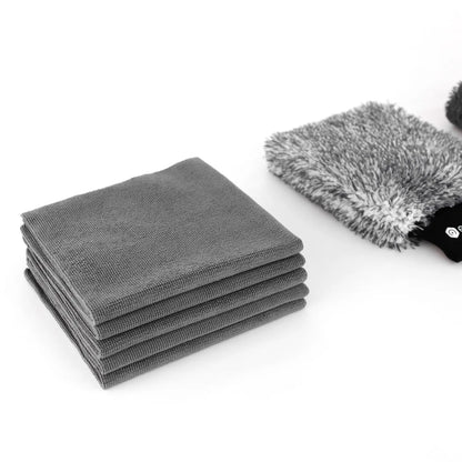evorilo Mikrofasertücher Set in Grau und schwarzer Handschuh für Reinigung auf weißem Hintergrund.